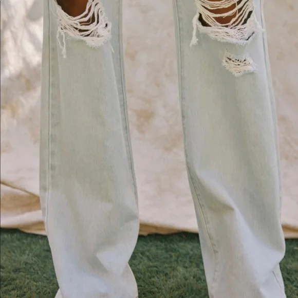 HIGH WAIST 90βs Style Light Wash Wide Leg Distressed Ripped Flare Denim Jeans - Picture 2 of 5